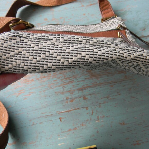 FOSSIL CREAM WOVEN CROSSBODY BAG BROWN LEATHER TRIM DOUBLE ZIP - Picture 5 of 10